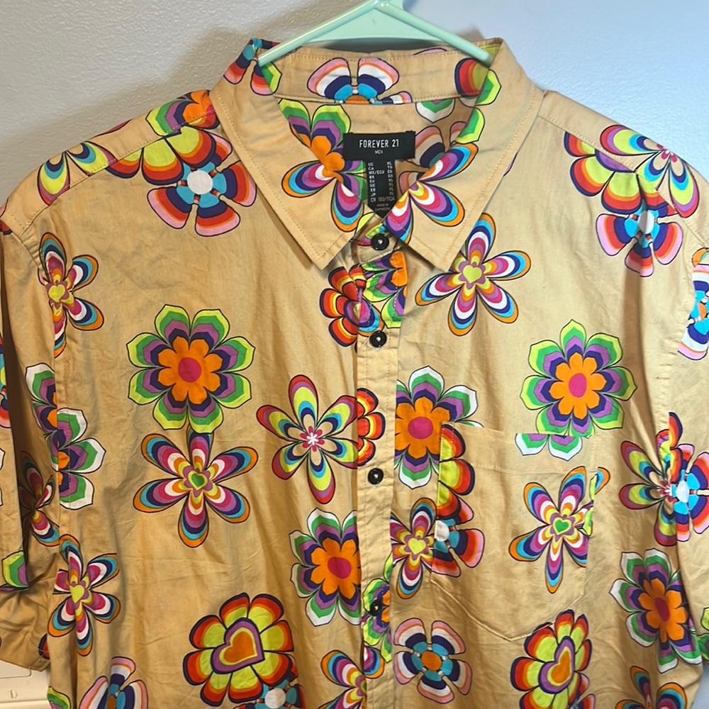 Casual short sleeve button up short with front pocket